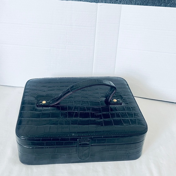 Snakeskin Top Handle TRAVEL JEWELRY CASE with Mirror and 5 Dividers. Black - Picture 16 of 16